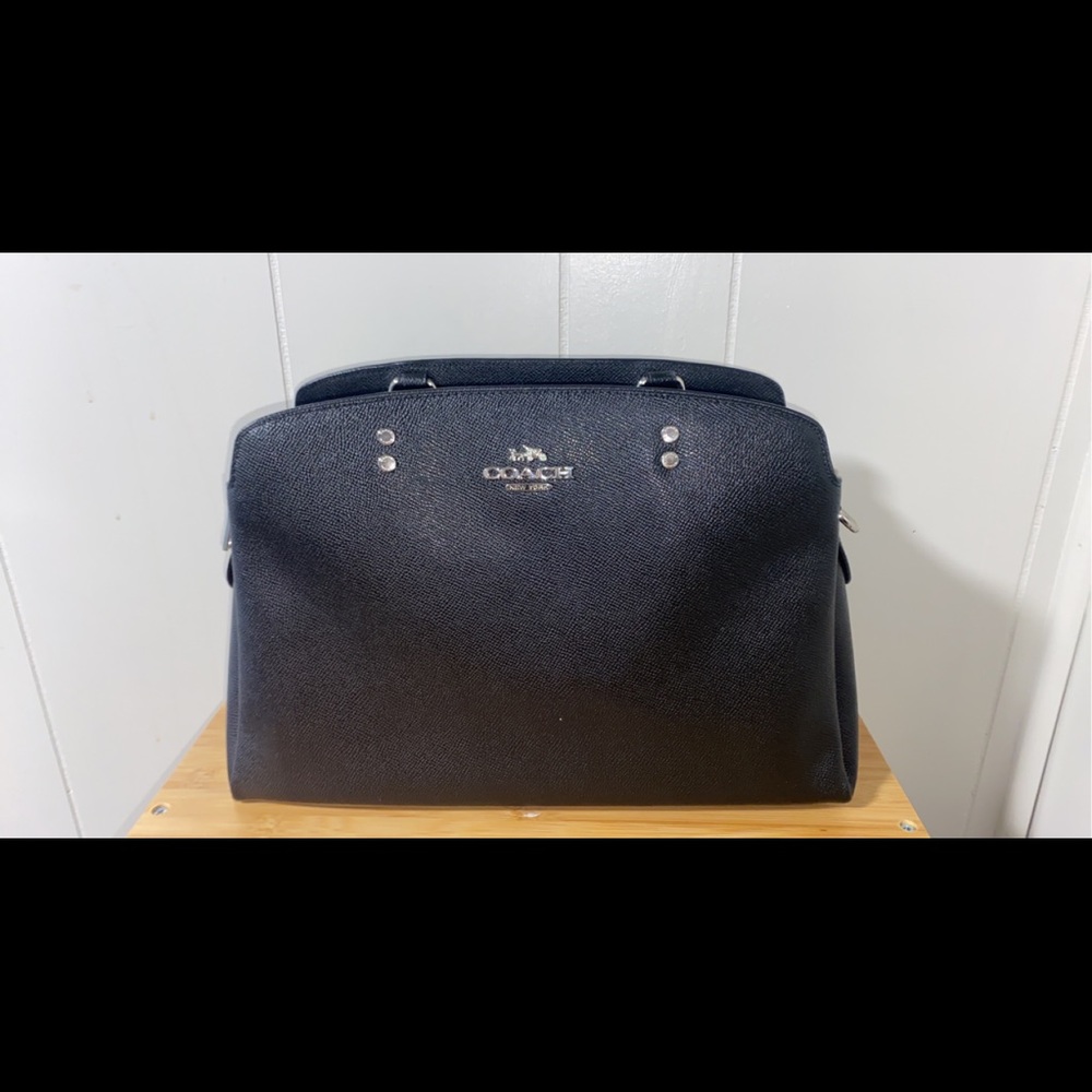 COACH black purse (like new) medium size